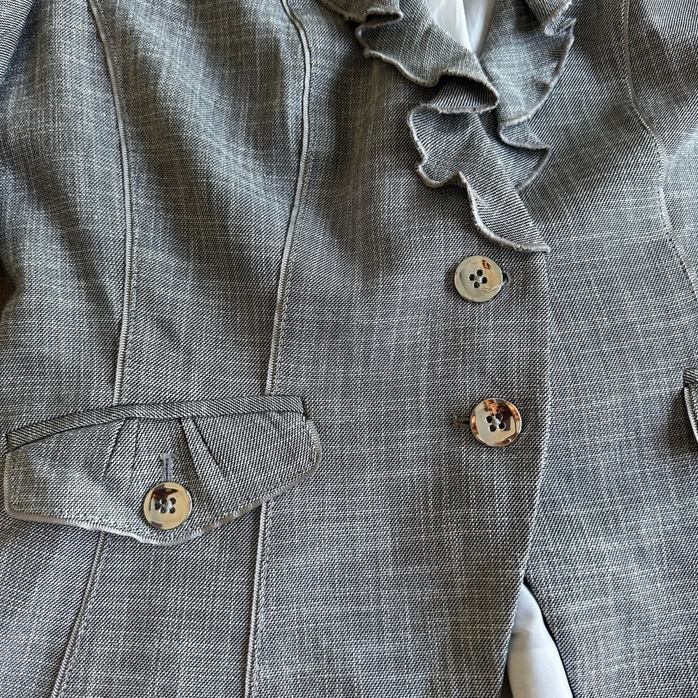 White House Black Market 3/4 sleeve Gray Ruffled Blazer - Picture 2 of 8